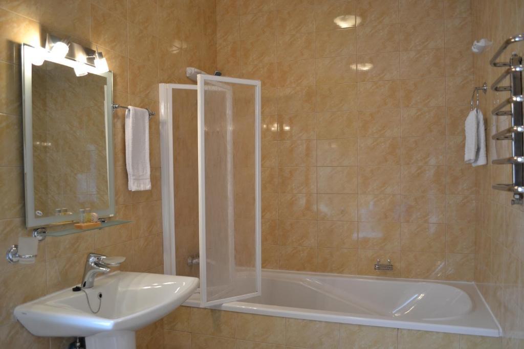 Odesskij Dvorik 4*